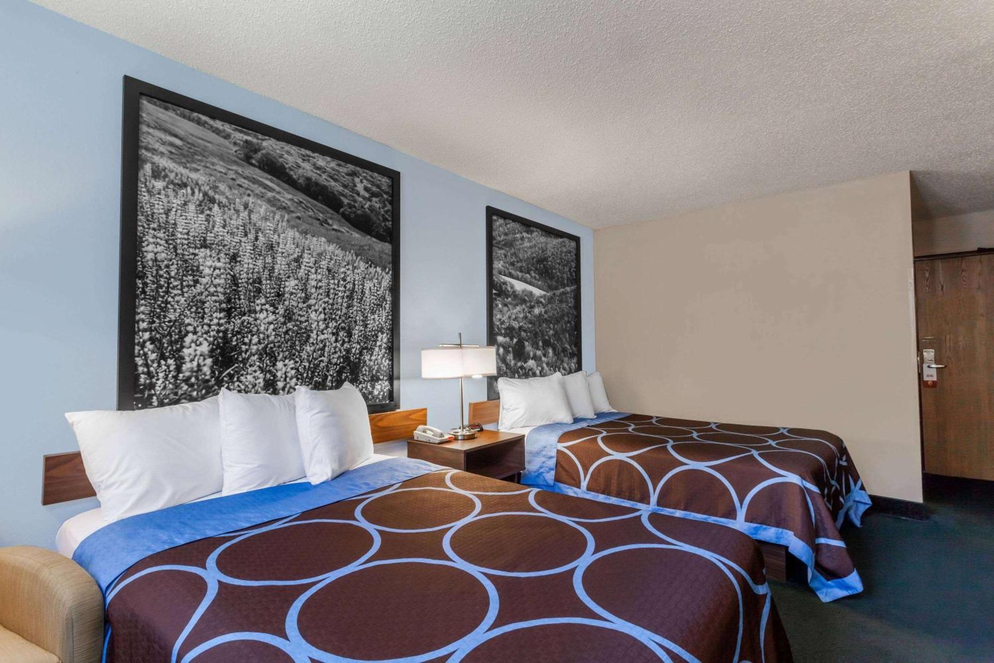 Super 8 By Wyndham East Stroudsburg - Poconos Hotel Exterior foto