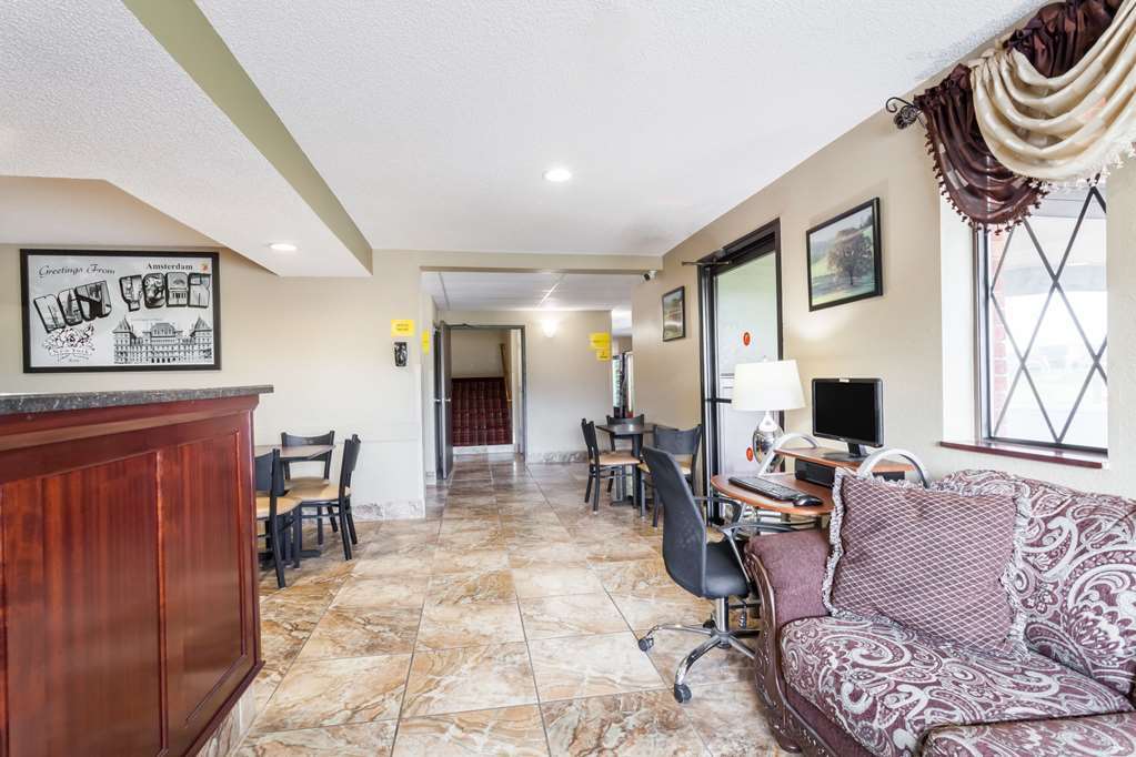 Super 8 By Wyndham East Stroudsburg - Poconos Hotel Interior foto