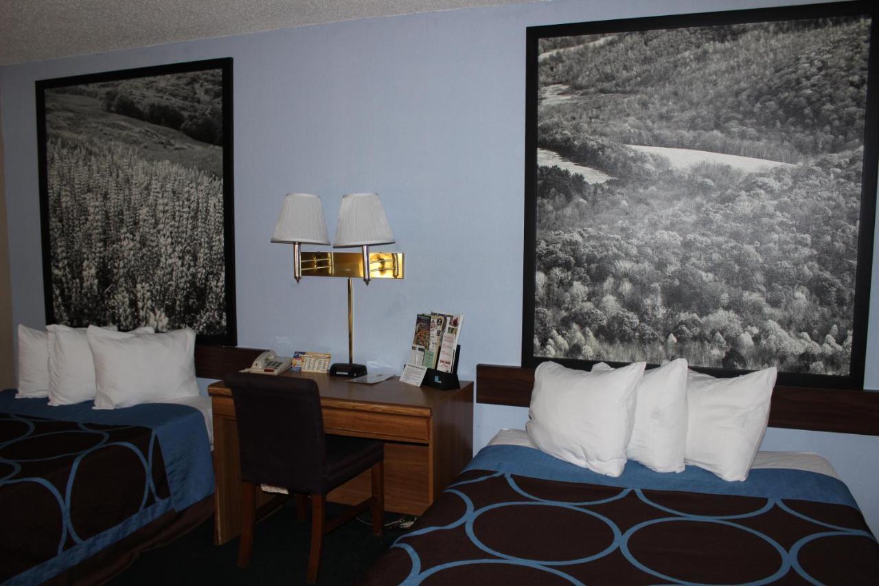 Super 8 By Wyndham East Stroudsburg - Poconos Hotel Exterior foto